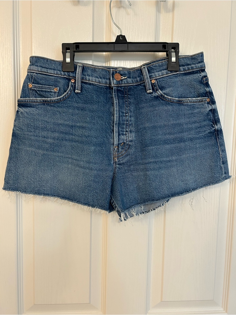 Mother The Tomcat Cutoff Denim Shorts in Thrill Seeker Size 28 - Picture 6 of 11